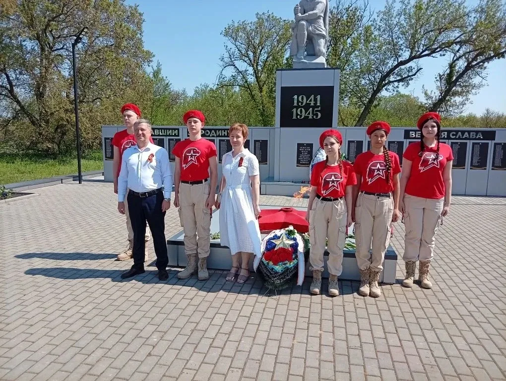 🇷🇺 Герои живут в нашей памяти!  В День Победы в селе Ширяево Калачеевского района прошёл торжественн