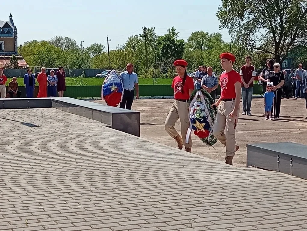 🇷🇺 Герои живут в нашей памяти!  В День Победы в селе Ширяево Калачеевского района прошёл торжественн