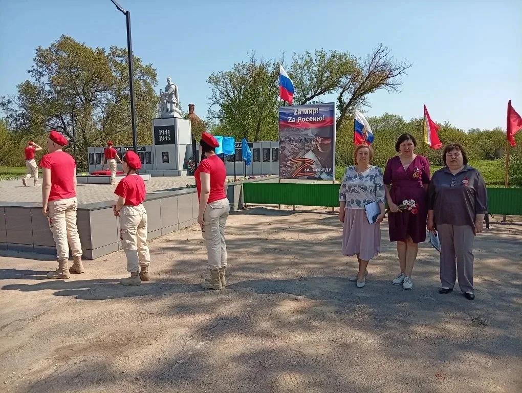 🇷🇺 Герои живут в нашей памяти!  В День Победы в селе Ширяево Калачеевского района прошёл торжественн