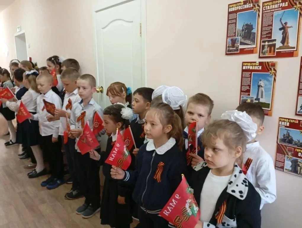 Сегодня, накануне 9 Мая, в начальных классах Гришинской школы прошла торжественная линейка, посвящён