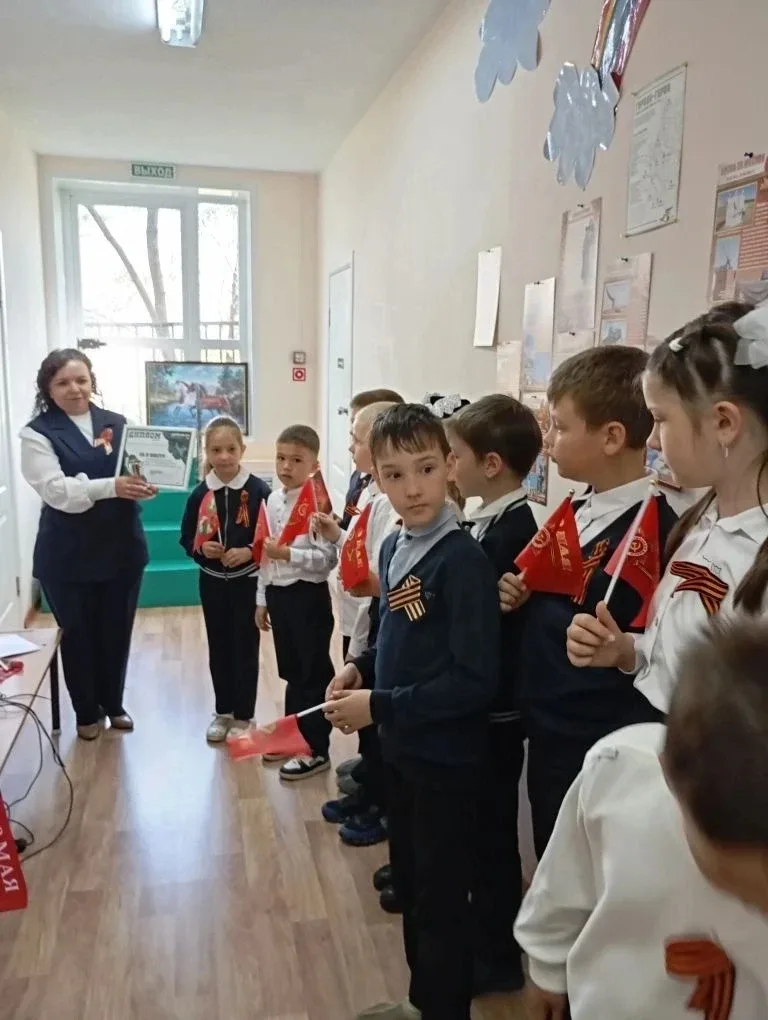 Сегодня, накануне 9 Мая, в начальных классах Гришинской школы прошла торжественная линейка, посвящён