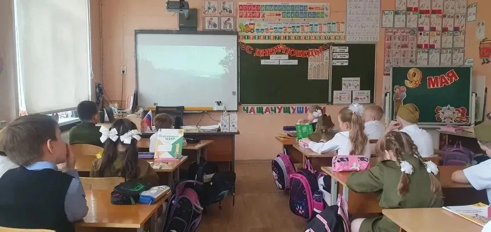 🌟 Классный час «Герои тихих профессий» в 1 „А“ классе 🌟  В преддверии Дня Великой Победы ученики 1 „