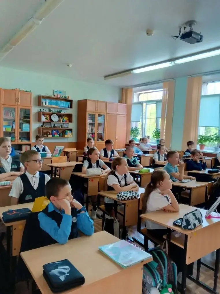 Сегодня,18 мая, в 3 Б  и 3 Г классах прошли интересные и познавательные внеклассные мероприятия на т