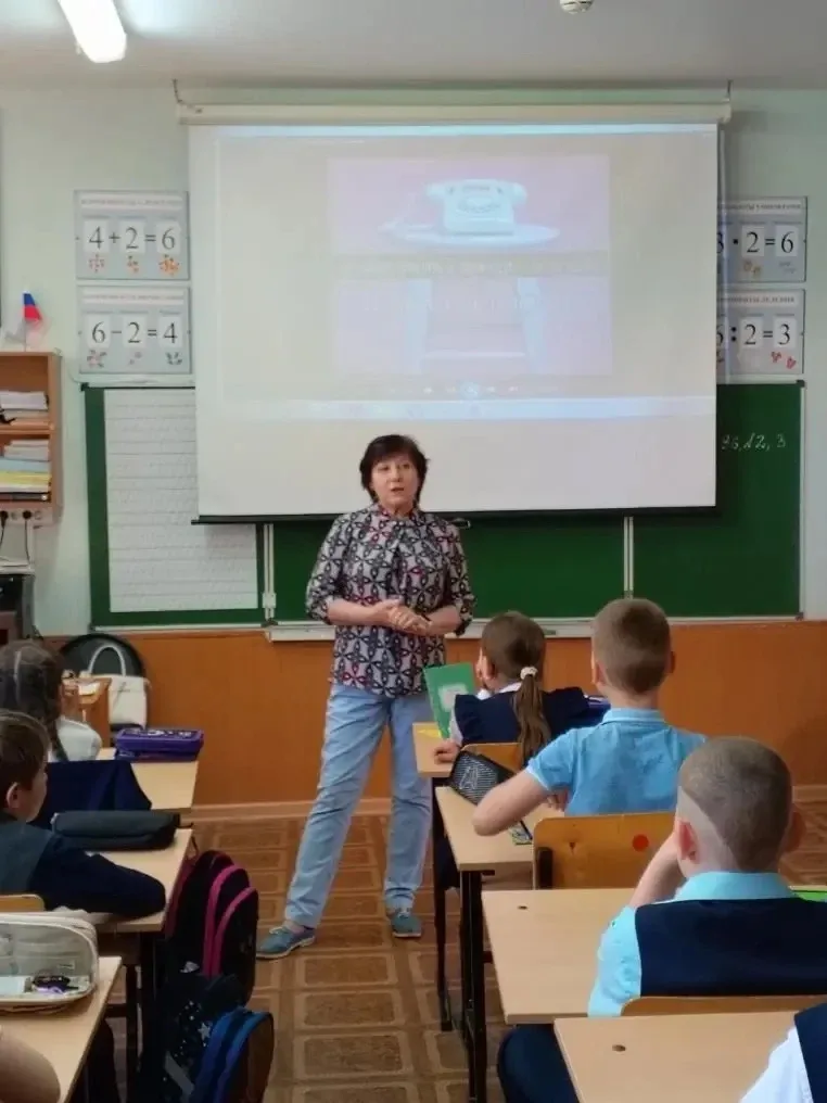 Сегодня,18 мая, в 3 Б  и 3 Г классах прошли интересные и познавательные внеклассные мероприятия на т