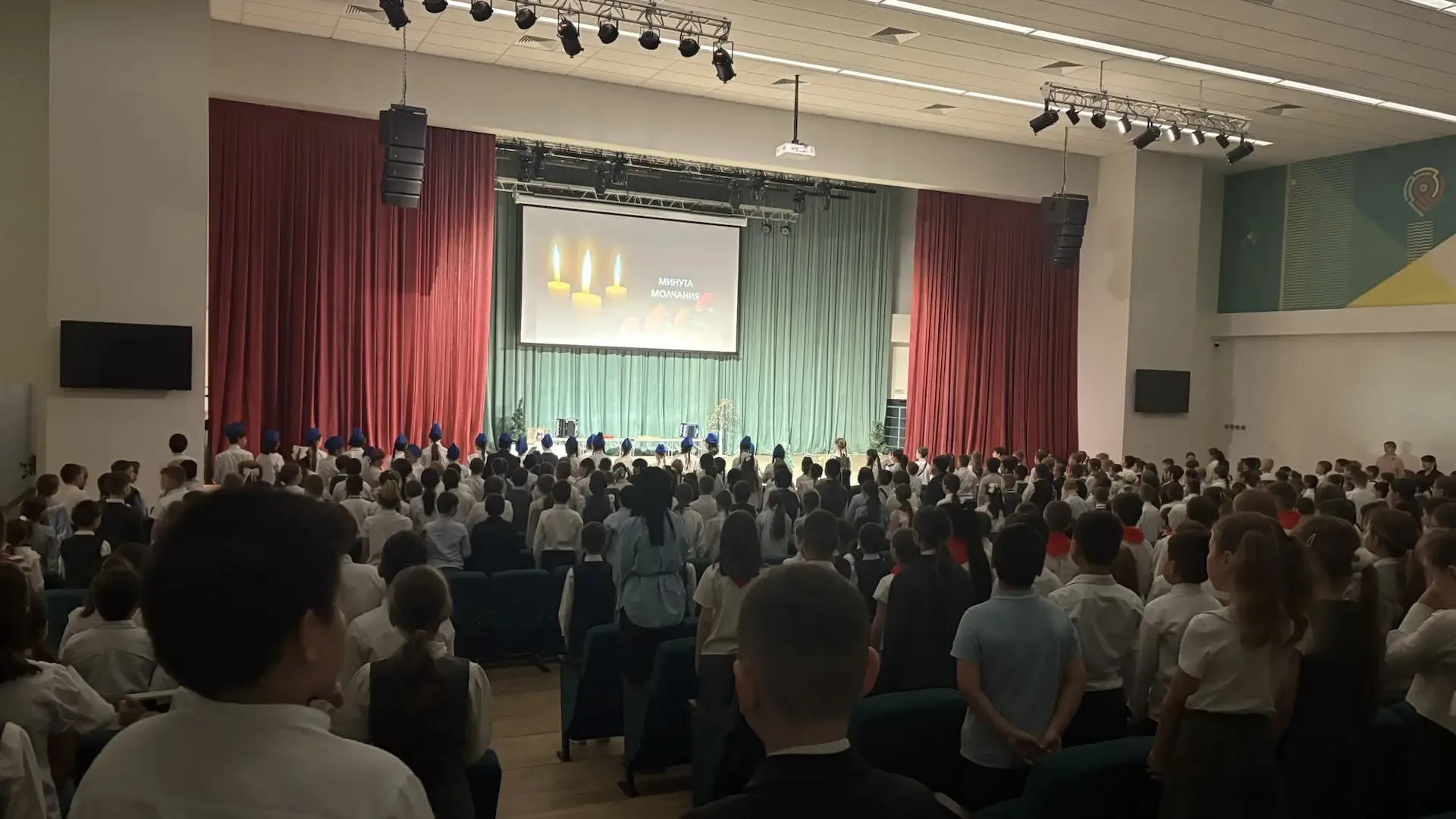 ⭐️9 мая⭐️ Торжественное и трогательное мероприятие ко Дню Победы в «Гимназии 184» Состоялось общешко