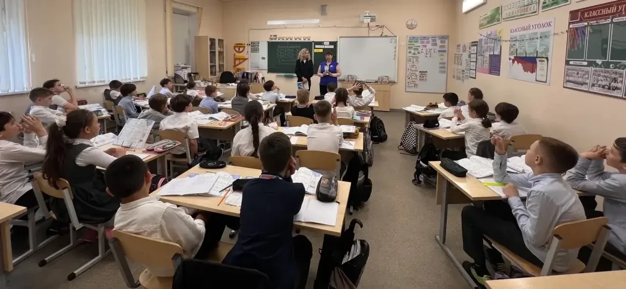 🚦 Сотрудники ГИБДД провели беседу с обучающимися нашей гимназии!  ✅Габитова Алина Валериановна- стар