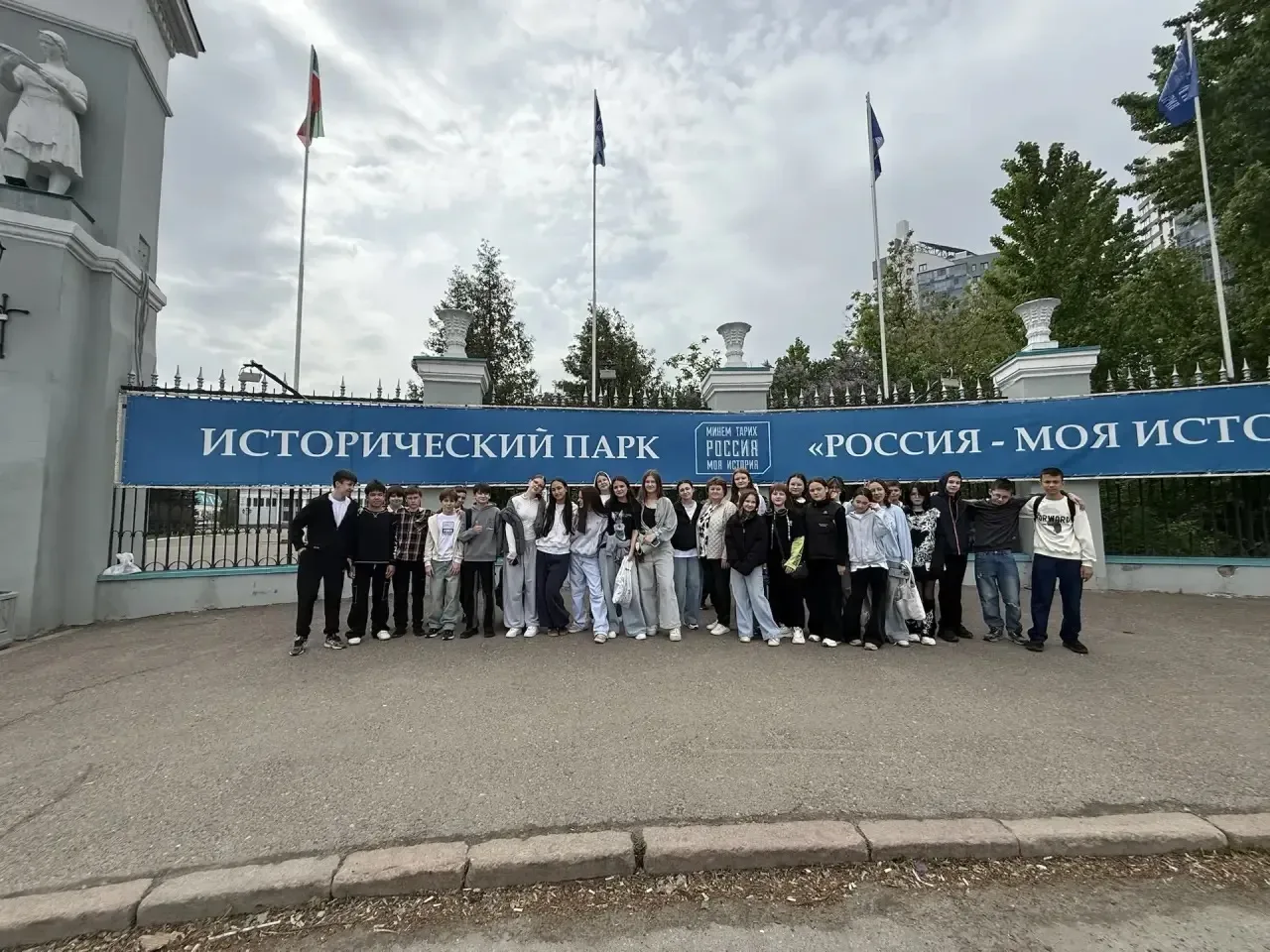 Учащиеся 6д класса посетили увлекательную экскурсию "Рюриковичи" в историческом парке "Россия -моя и