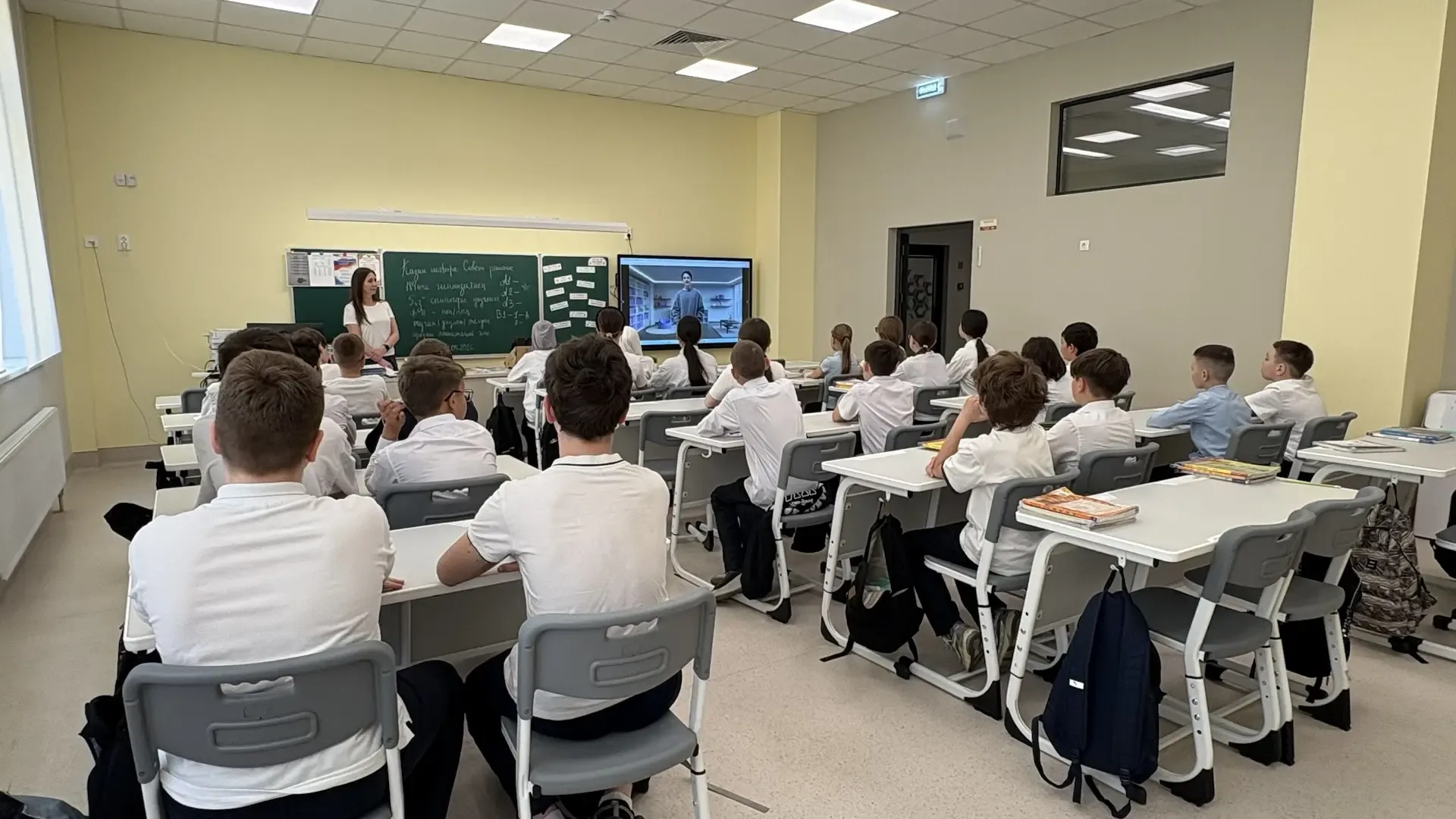 🇷🇺В понедельник, 18 мая 2026 г. новая учебная неделя в нашей гимназии началась традиционно с исполне