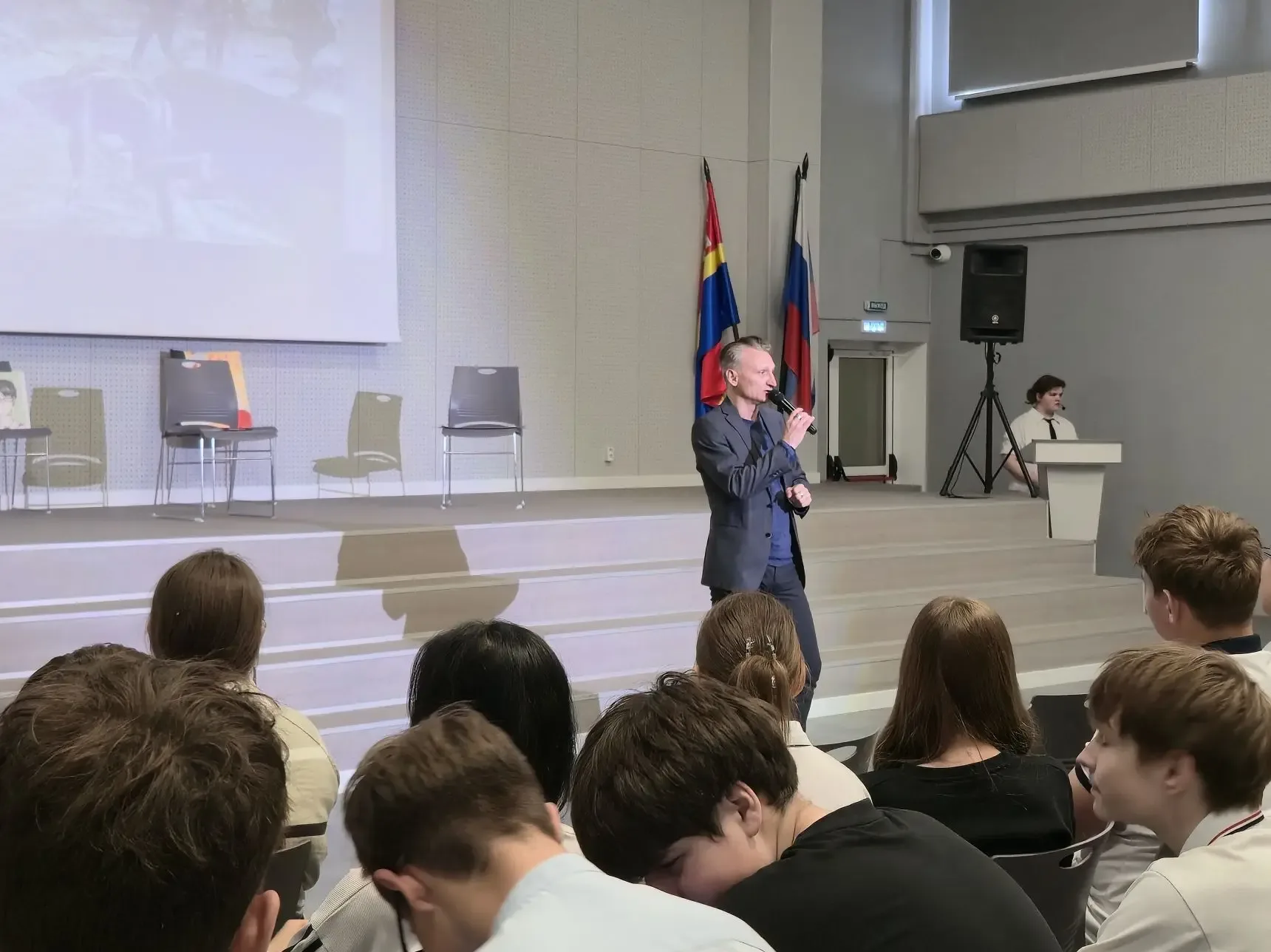 🎭Друзья! 12 и 13 мая, в рамках школьного проекта "Неделя Театра", в нашем лицее состоялись премьерны