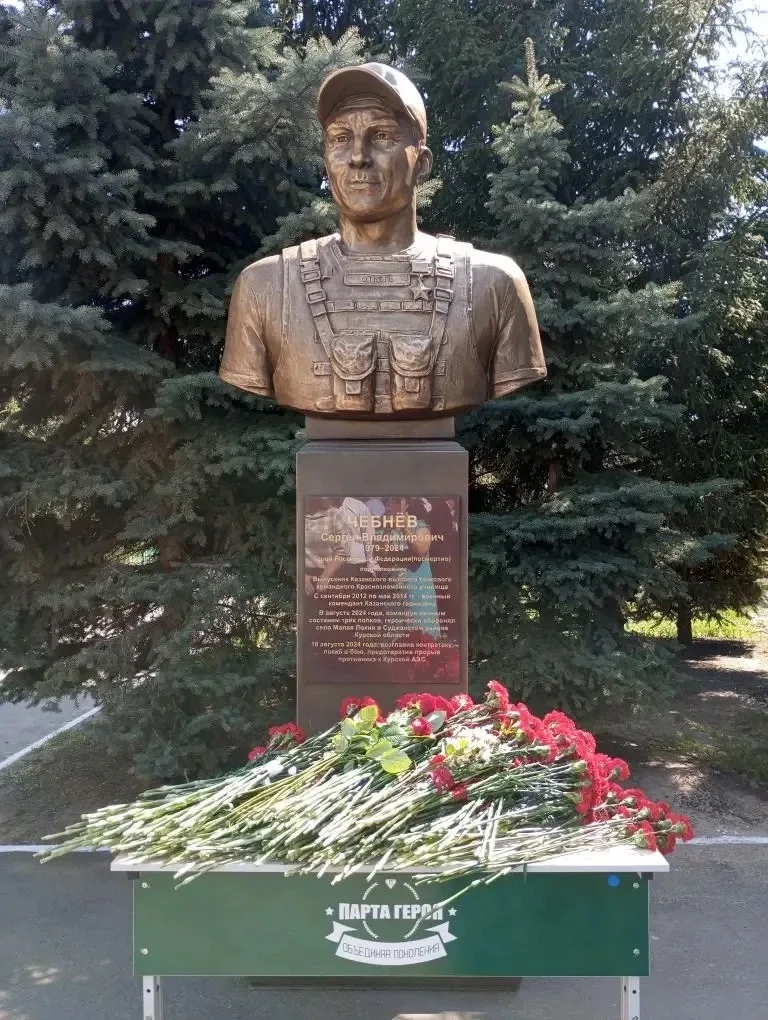 Сегодня, накануне Дня Победы, в нашей школе прошли торжественные линейки, посвящённые 81‑й годовщине