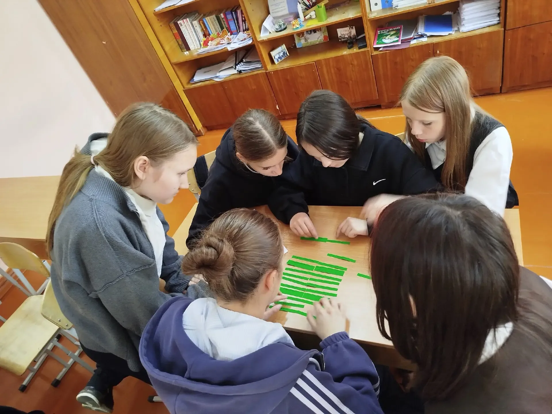 Ученики 5‑х и 7‑х классов школы № 77 ярко отметили День славянской письменности 22 мая 2026 года — п
