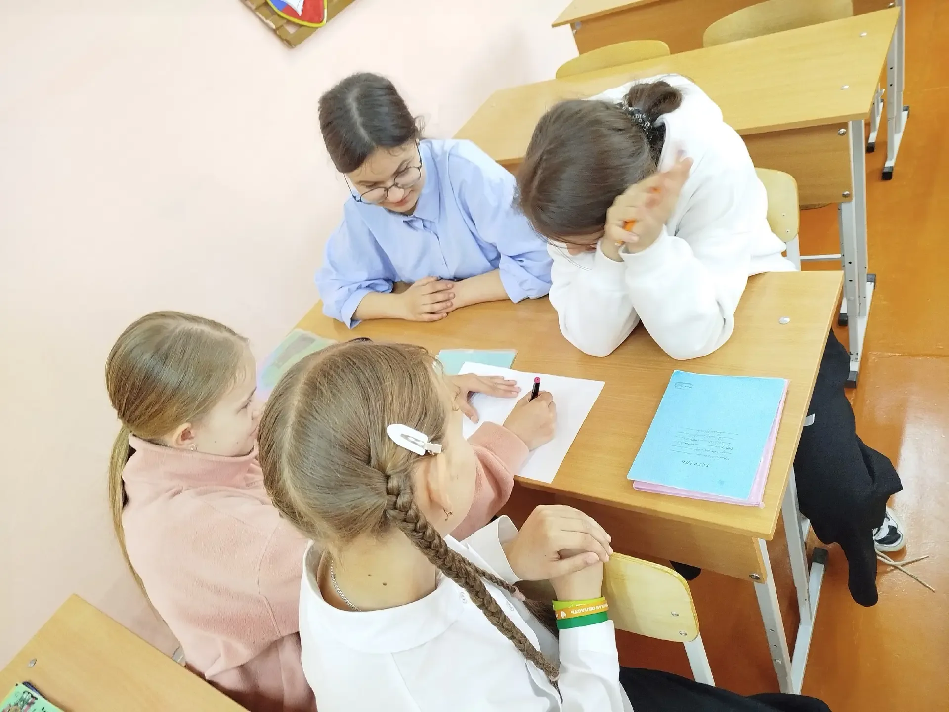 Ученики 5‑х и 7‑х классов школы № 77 ярко отметили День славянской письменности 22 мая 2026 года — п
