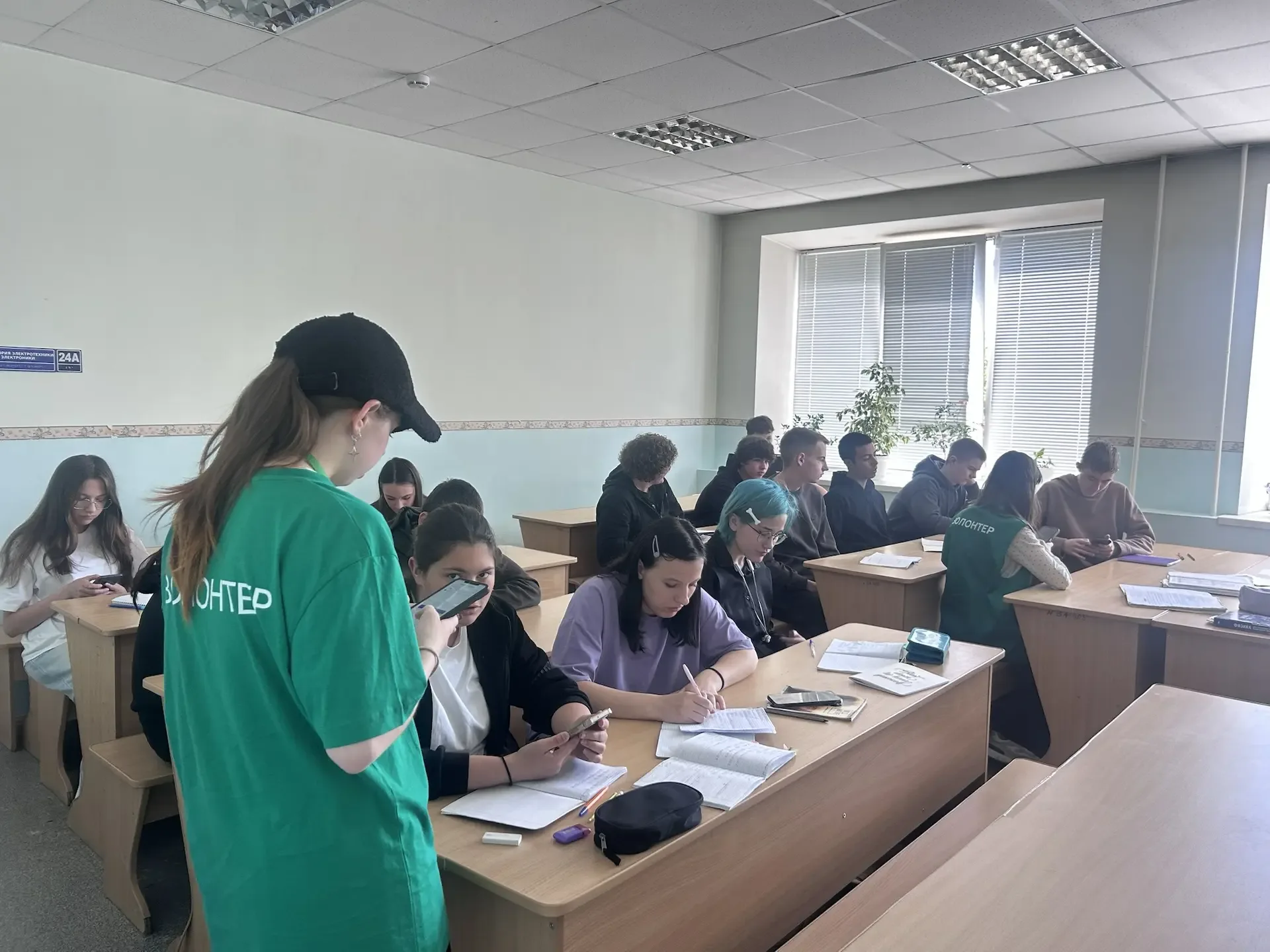 Волонтёры школьного отряда «БуМИРанг» продолжают голосование за благоустройство нашего города.