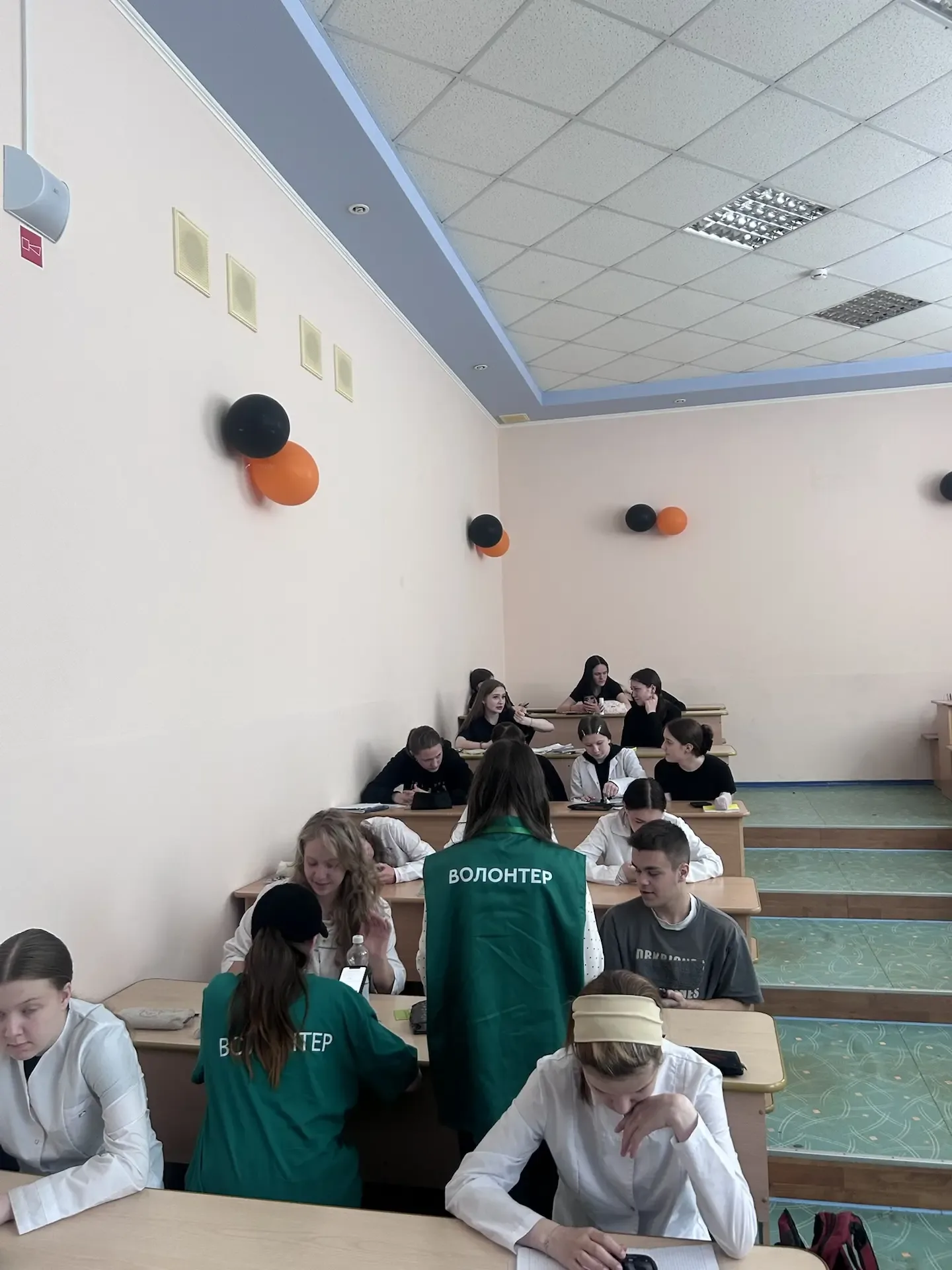 Волонтёры школьного отряда «БуМИРанг» продолжают голосование за благоустройство нашего города.