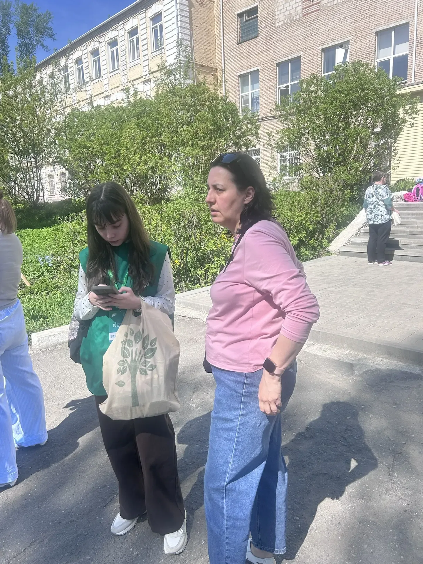 Волонтёры школьного отряда «БуМИРанг» продолжают голосование за благоустройство нашего города.