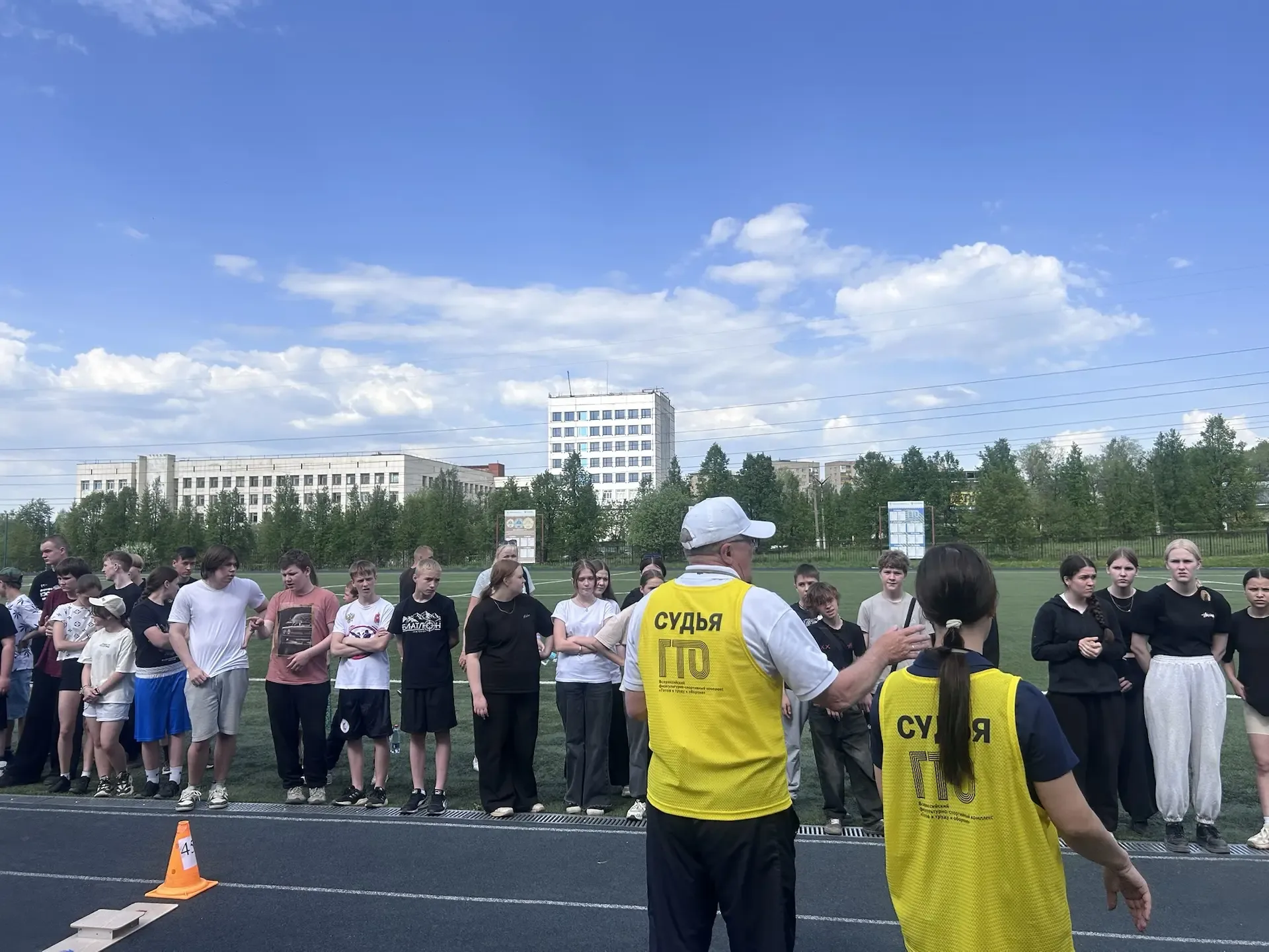 Сегодня на стадионе «Таганай» состоялось мероприятие по сдаче норм ГТО в командном зачете. В соревно
