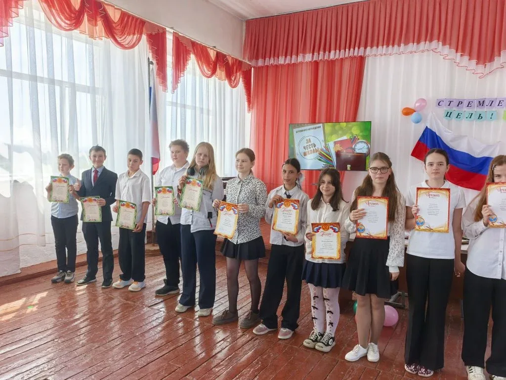 🌟Гордость 17-й школы: вручение наград на торжественной линейке  🌟Сегодня в стенах нашей родной 17-й 