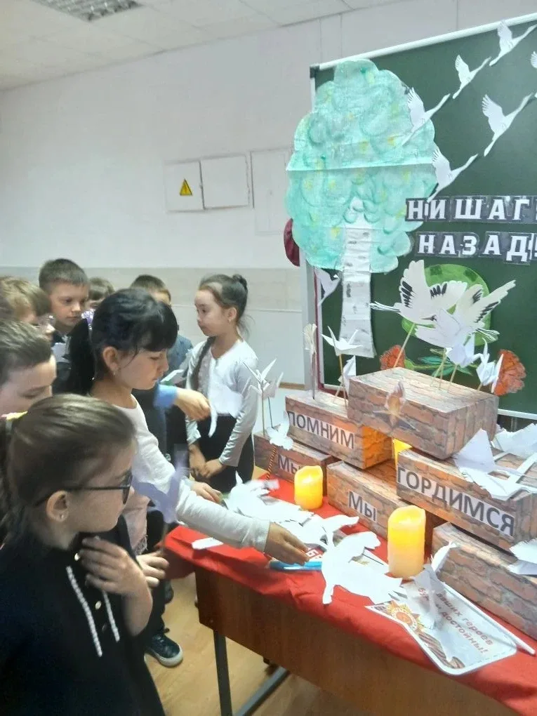 6 мая  в актовом зале школы состоялись премьерные показы Мини-спектакля "Чтобы Помнили".  По заверше