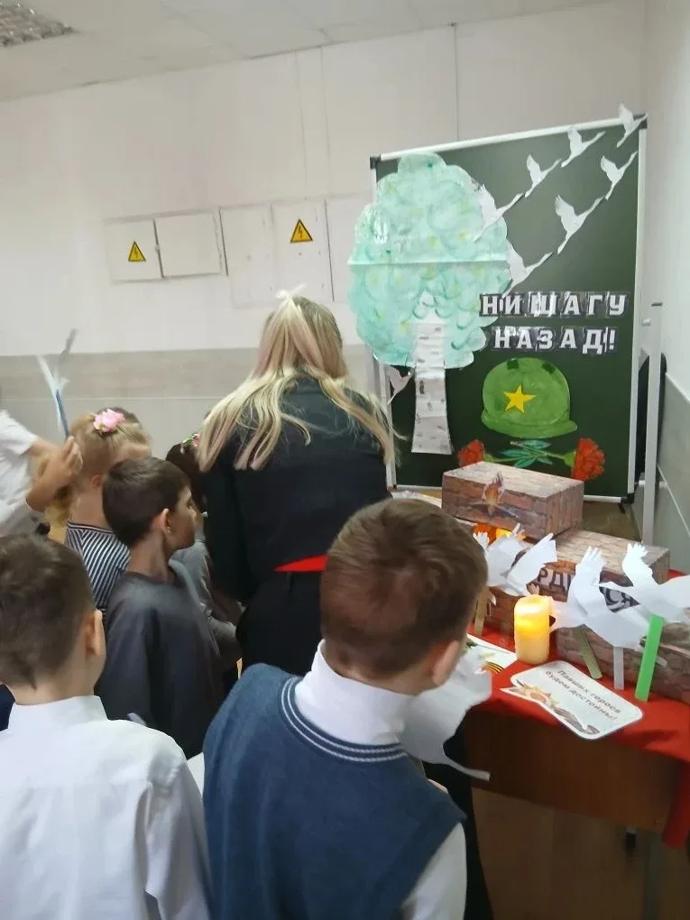 6 мая  в актовом зале школы состоялись премьерные показы Мини-спектакля "Чтобы Помнили".  По заверше