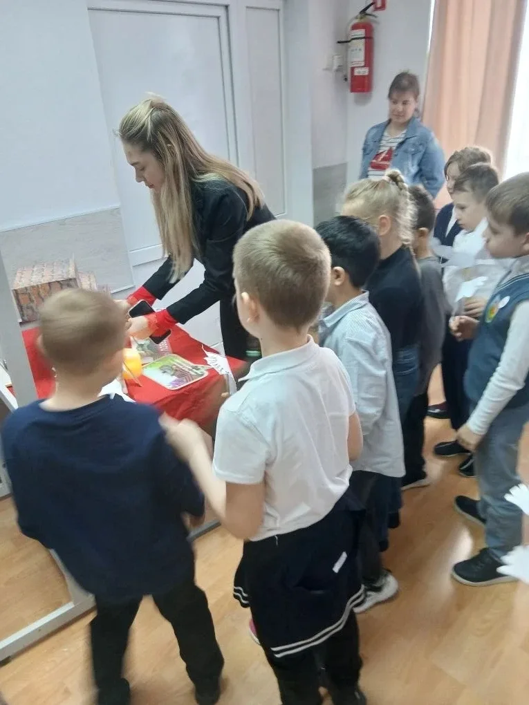 6 мая  в актовом зале школы состоялись премьерные показы Мини-спектакля "Чтобы Помнили".  По заверше