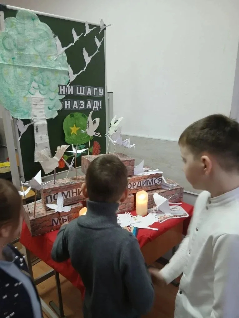 6 мая  в актовом зале школы состоялись премьерные показы Мини-спектакля "Чтобы Помнили".  По заверше