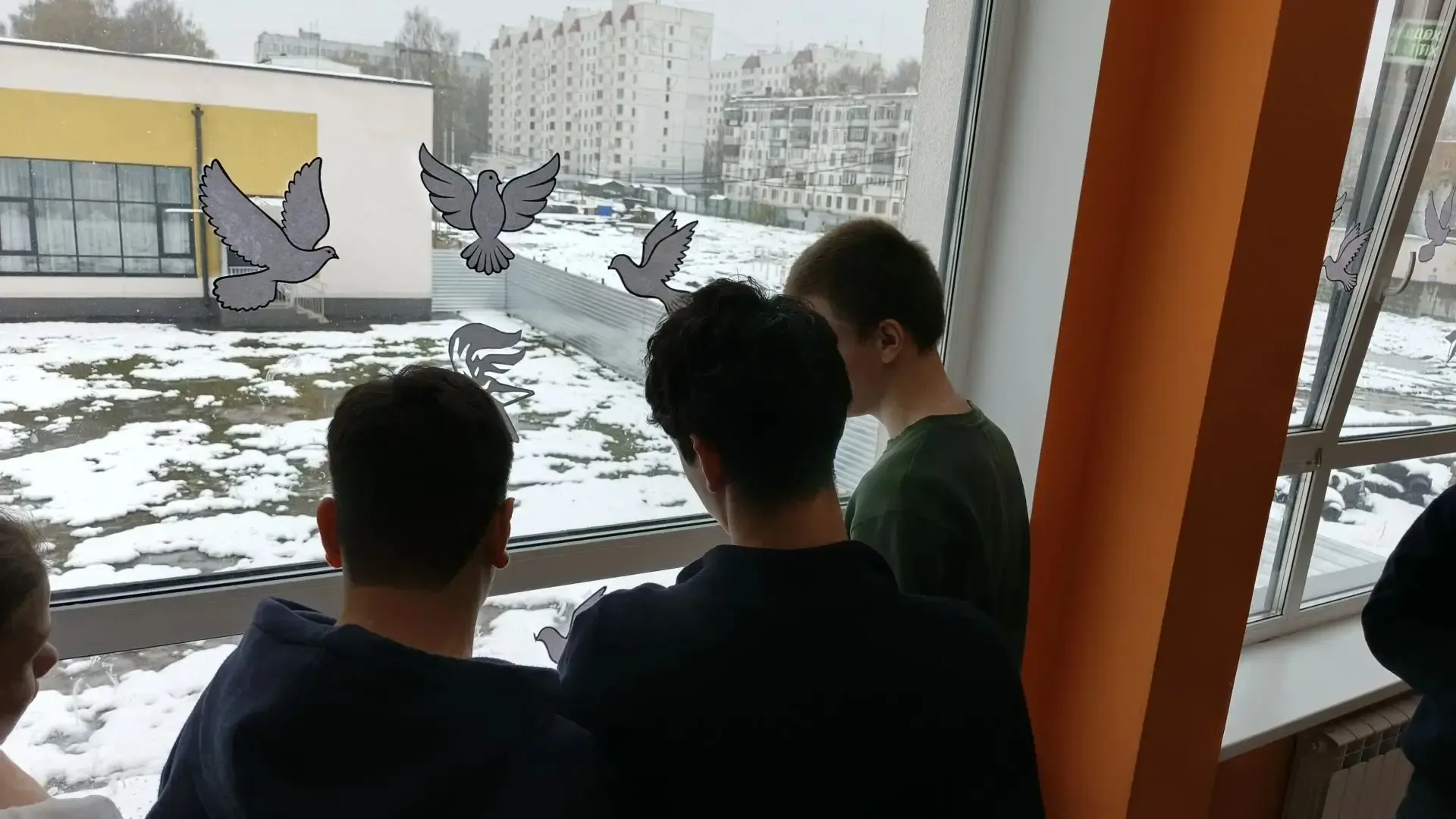 🌟 В МБОУ школе № 7 прошла акция «Окна Победы» в рамках марафона «Наследники Победы»! 🌟  Весна, солнц