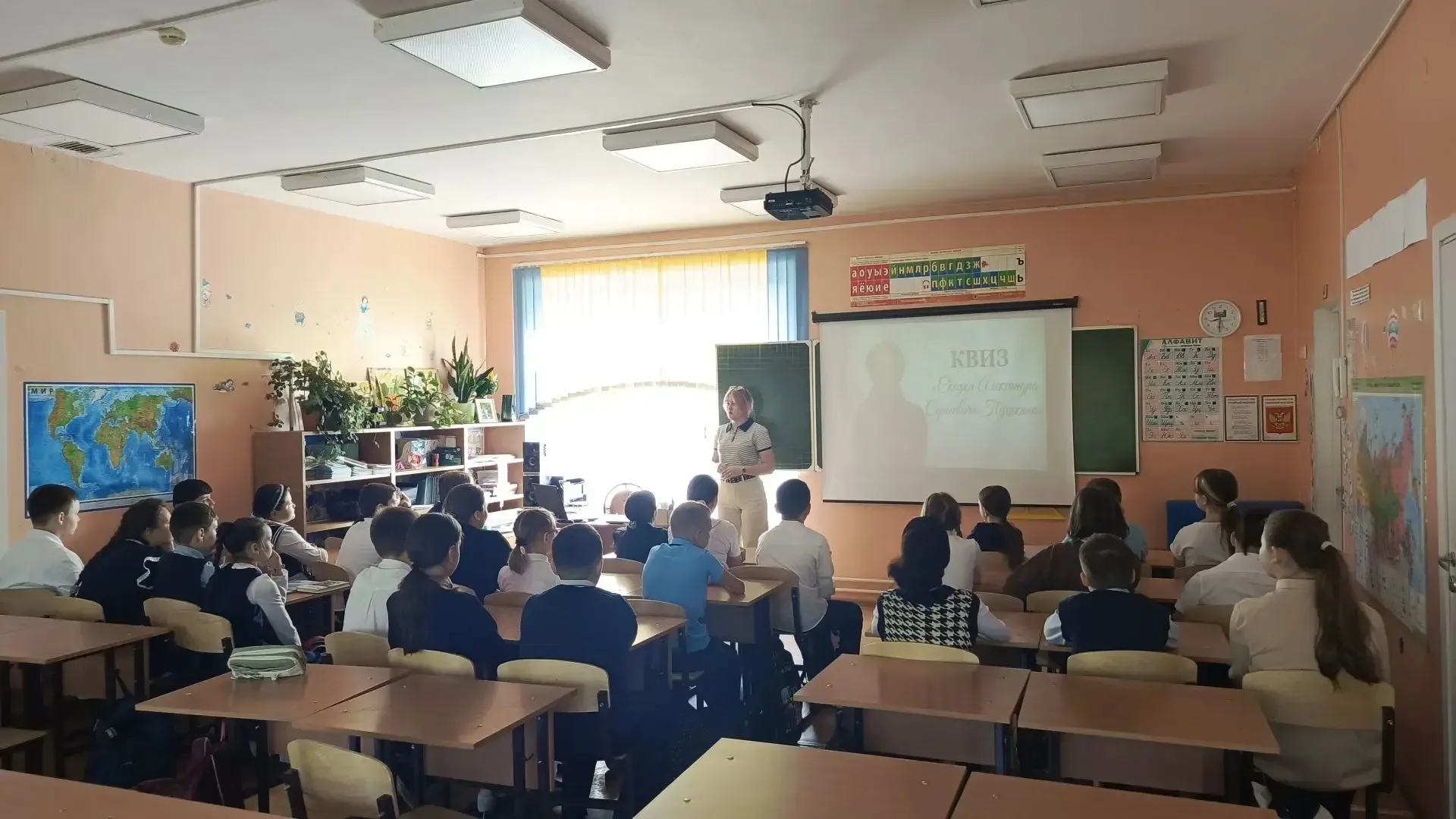 ✨ Волшебный день в 4 В! ✨  Сегодня 4В класс окунулся в чарующий мир сказок Александра Сергеевича Пуш