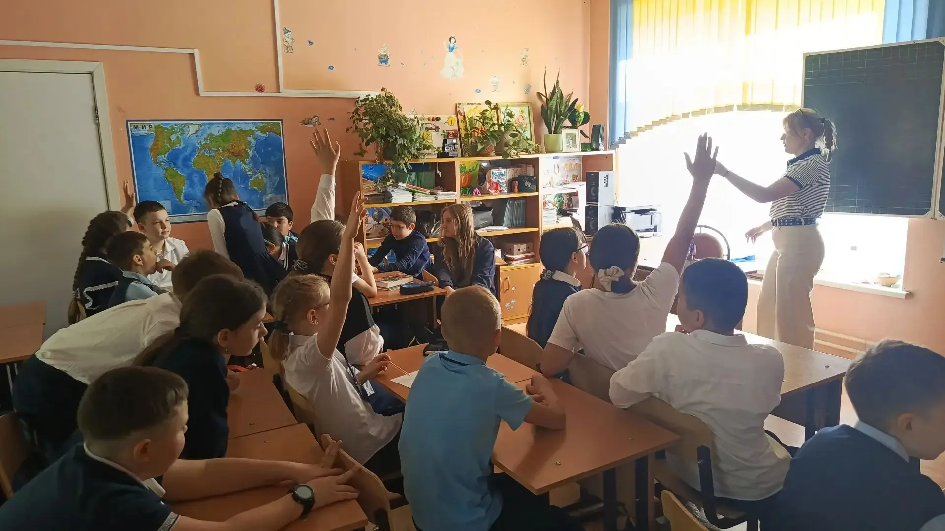✨ Волшебный день в 4 В! ✨  Сегодня 4В класс окунулся в чарующий мир сказок Александра Сергеевича Пуш