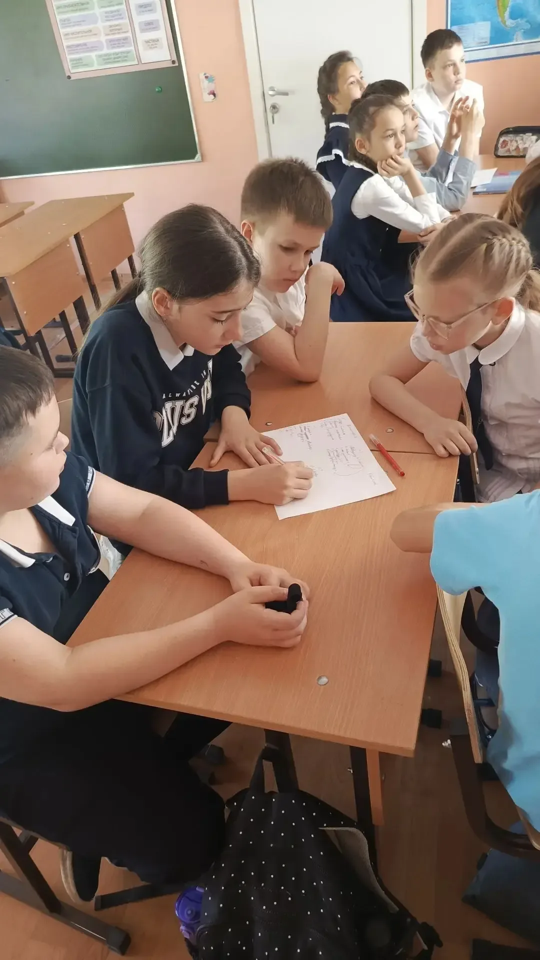 ✨ Волшебный день в 4 В! ✨  Сегодня 4В класс окунулся в чарующий мир сказок Александра Сергеевича Пуш