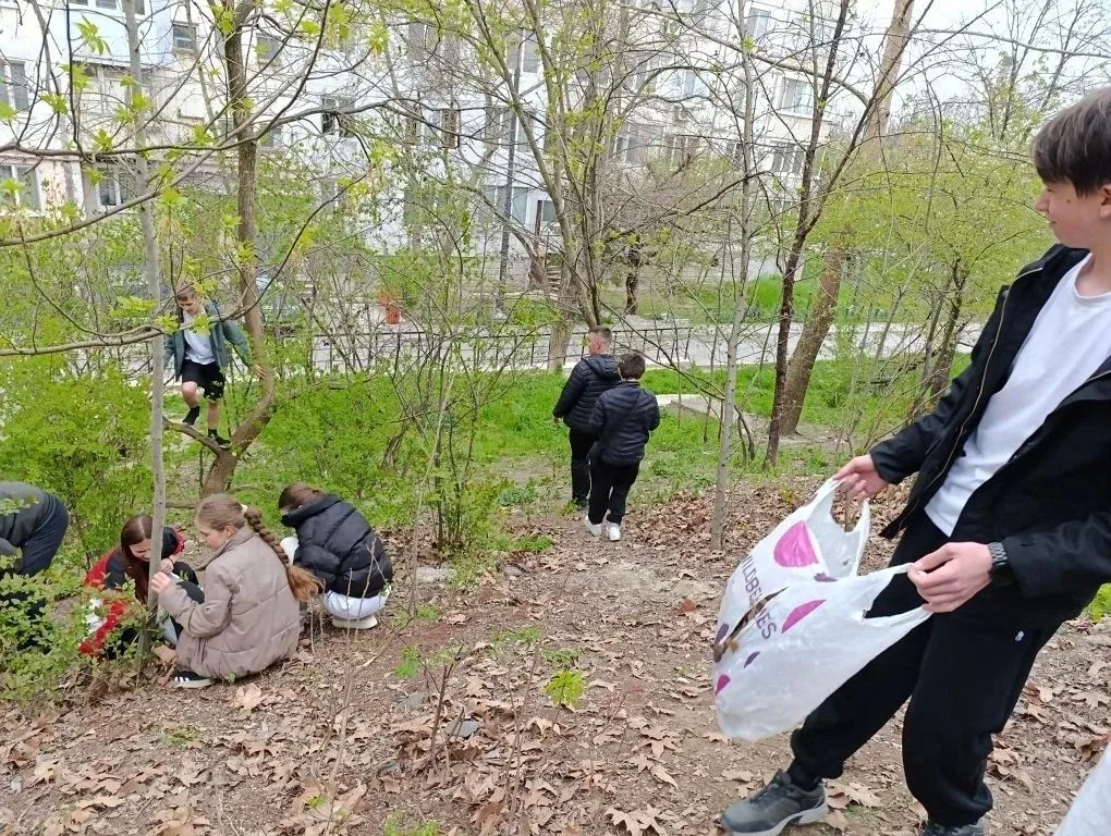 Сегодня было жарко — но не из‑за погоды, а из‑за нашего трудового запала!   Ученики 7 - К вместе с л