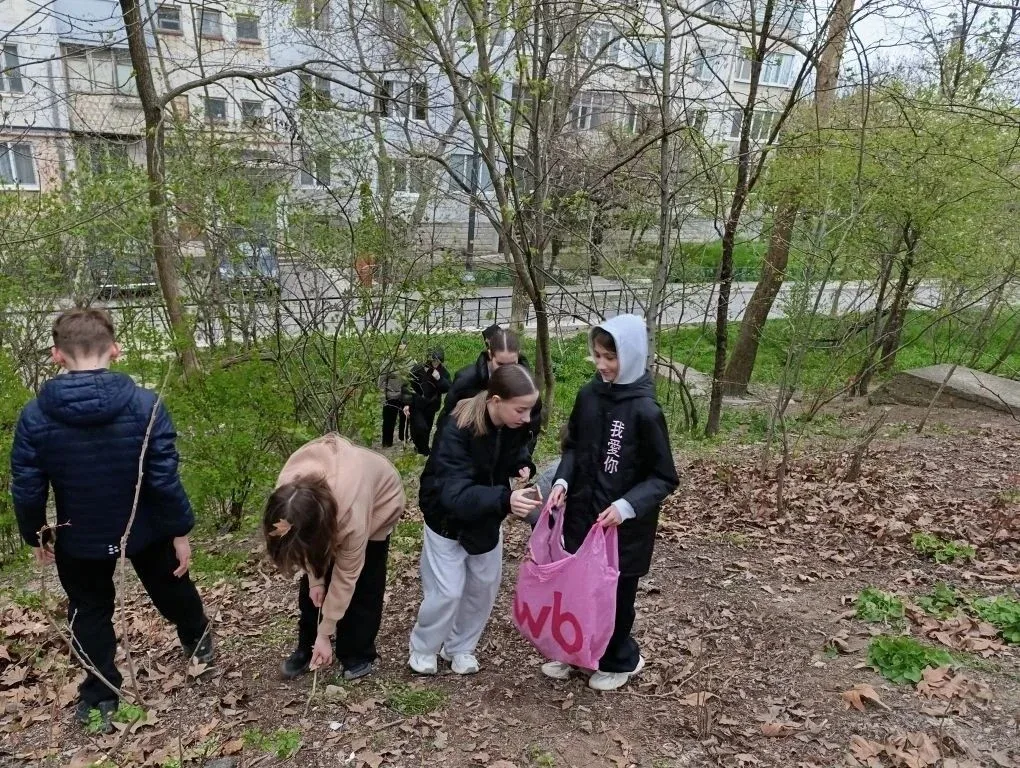 Сегодня было жарко — но не из‑за погоды, а из‑за нашего трудового запала!   Ученики 7 - К вместе с л