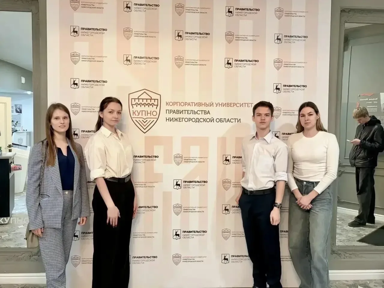 Один день из жизни советника! 🤓  Привет, друзья! Мы, активисты МАОУ «Школа №103», выдвигаем на преми