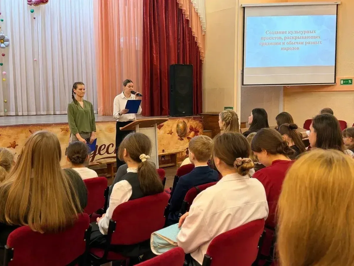 Один день из жизни советника! 🤓  Привет, друзья! Мы, активисты МАОУ «Школа №103», выдвигаем на преми