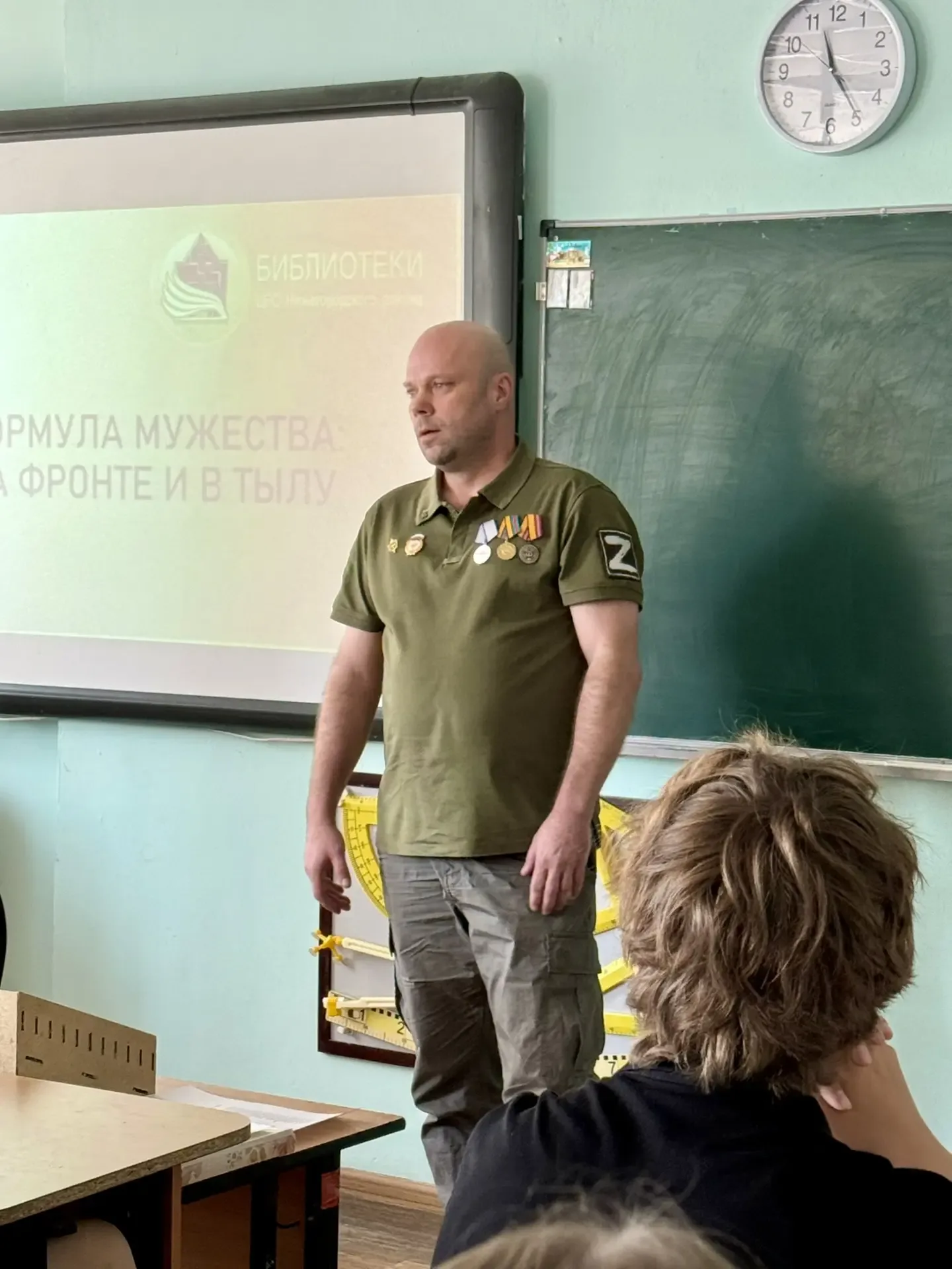 🗓️6 МАЯ | ДИАЛОГИ С ГЕРОЕМ | Встреча, которая учит мужеству 🇷🇺🛡  В рамках «Недели Победы» в нашей шк