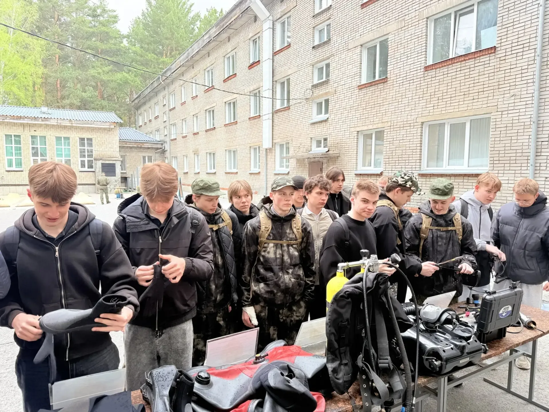 🇷🇺Стартовали традиционные майские военные сборы для 10-классников. Сегодня наши парни посетили в рам