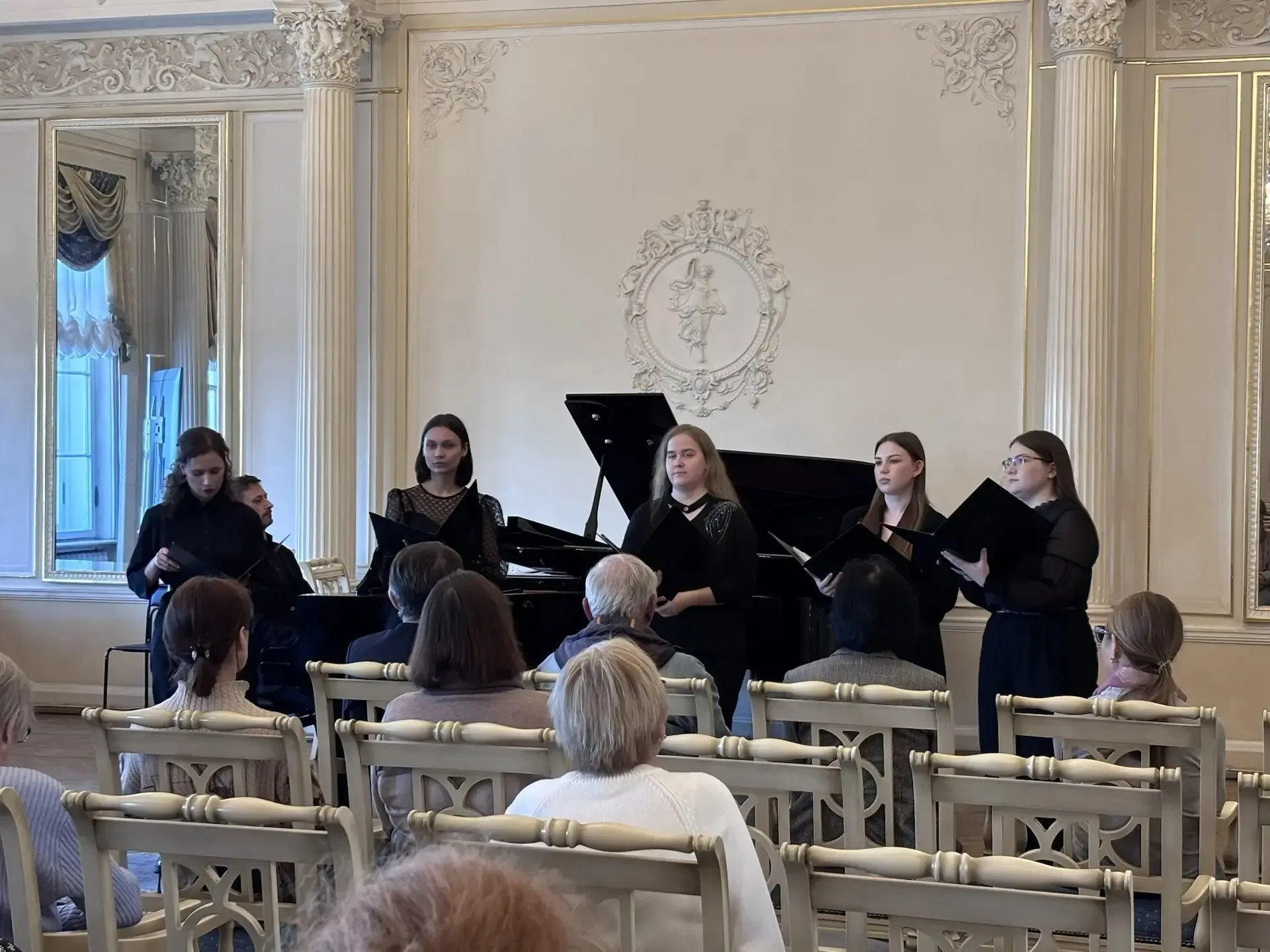 🏵 ️В СПбГИК состоялся концерт «Славе не меркнуть, традициям жить: народы России — Великой Победе!»  