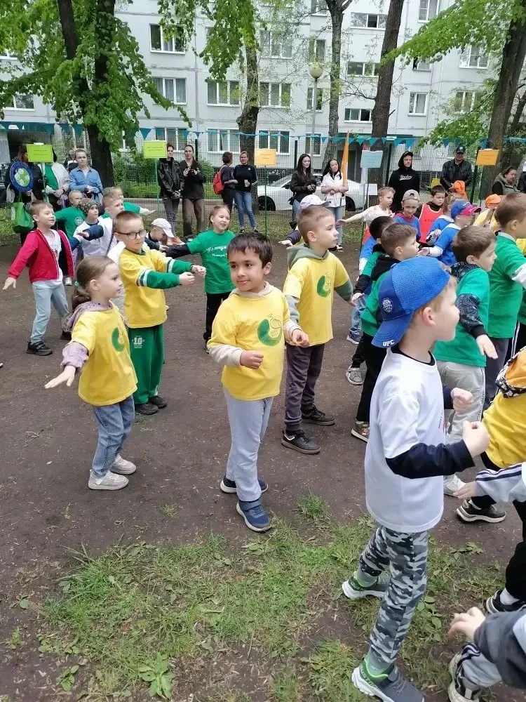 13 мая воспитанники   3 корпуса #tltschool26  под руководством инструктора по физической культуре Му