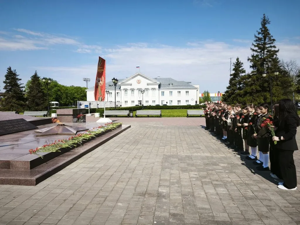 🕯 4А у Вечного огня: память не гаснет  Накануне Дня Победы советник директора по воспитанию Сидельни