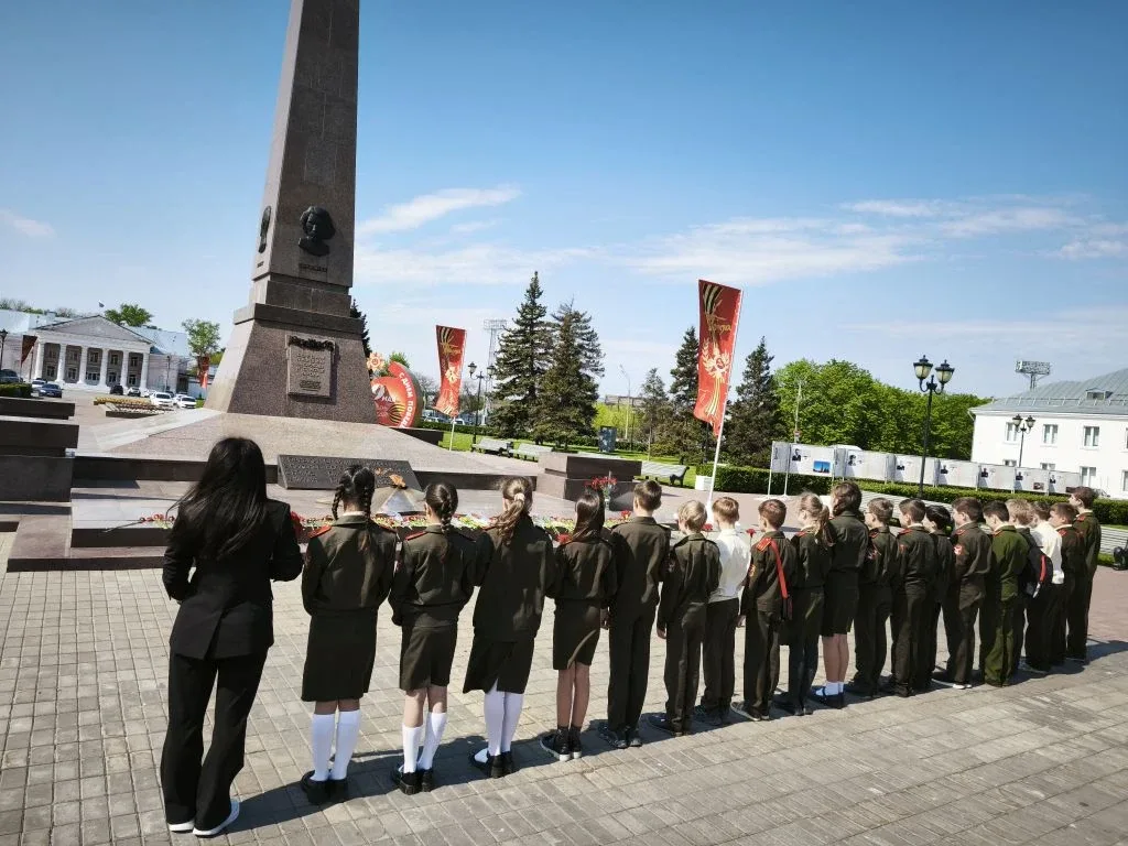 🕯 4А у Вечного огня: память не гаснет  Накануне Дня Победы советник директора по воспитанию Сидельни
