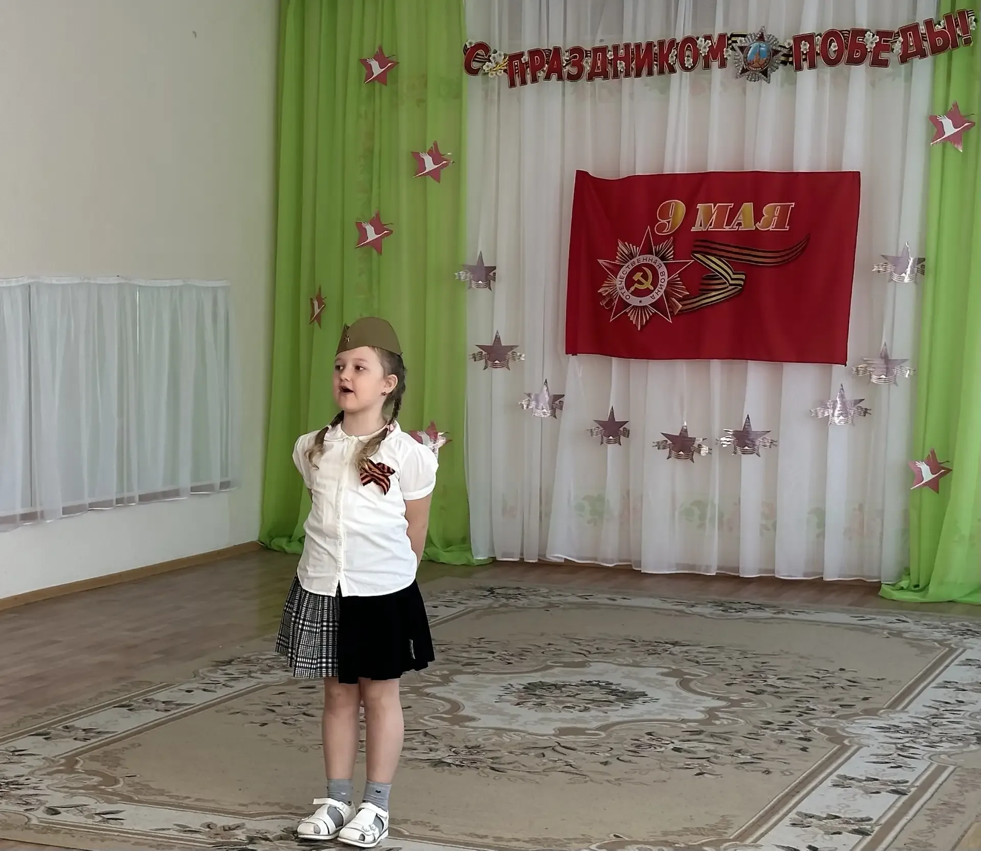 Сегодня, 8 мая, накануне Дня Победы, в 3 корпусе #tltschool26 проведена линейка-митинг, посвященная 