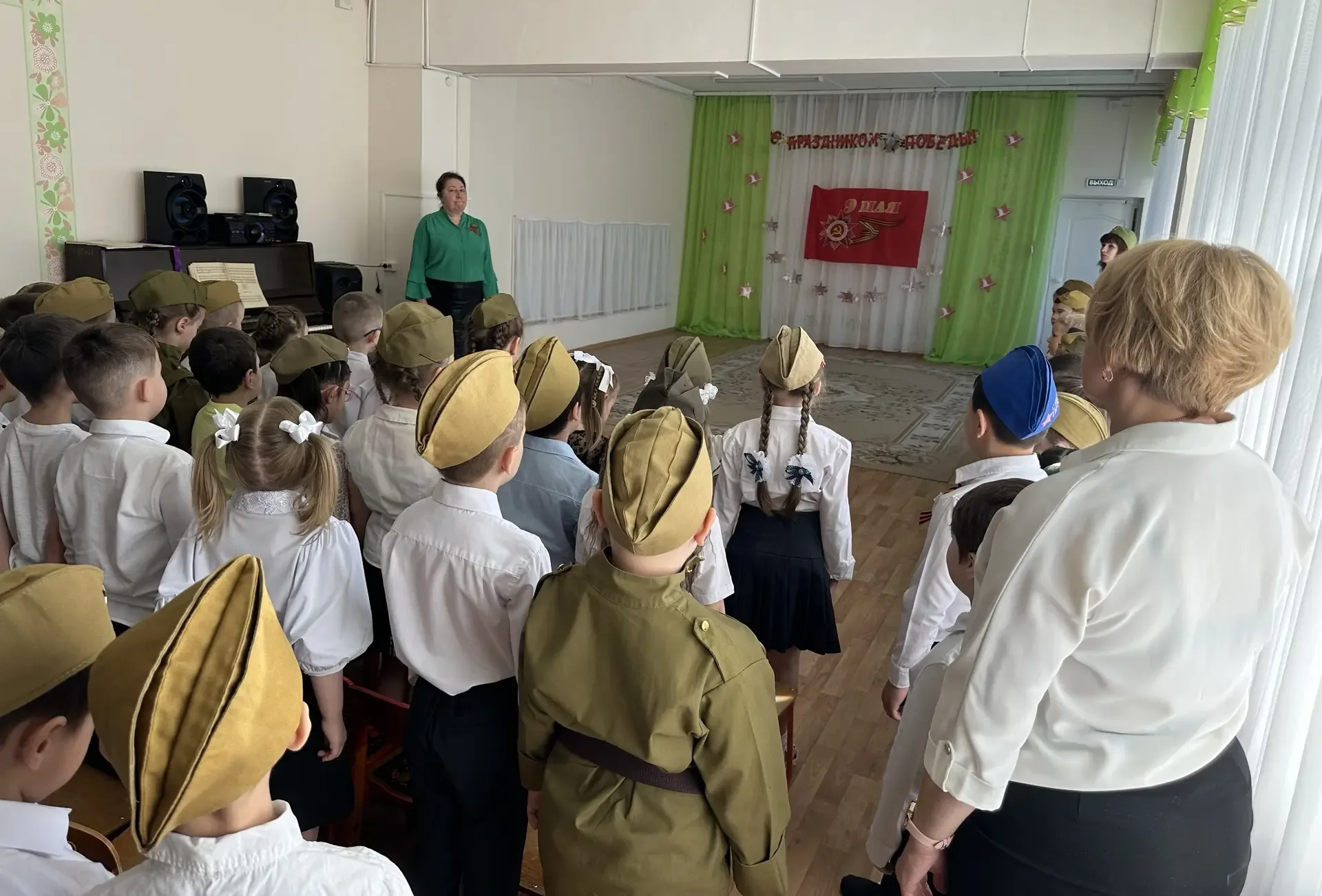 Сегодня, 8 мая, накануне Дня Победы, в 3 корпусе #tltschool26 проведена линейка-митинг, посвященная 