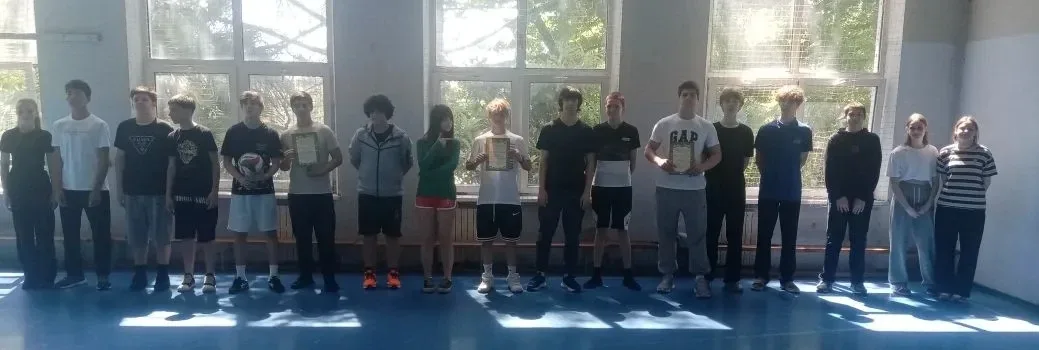 🏃‍♂️💥🎶 День здоровья в МОБУ СОШ №12 — это был взрыв энергии Спортивная площадка: бег, прыжки, борьба