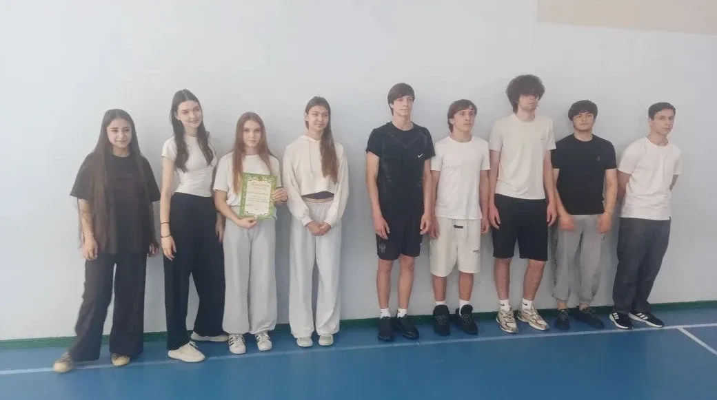 🏃‍♂️💥🎶 День здоровья в МОБУ СОШ №12 — это был взрыв энергии Спортивная площадка: бег, прыжки, борьба