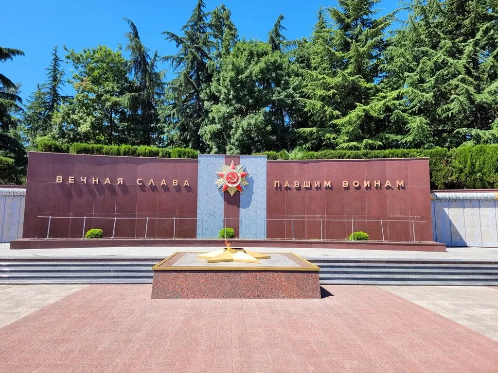 Места в Сочи, которые хранят память   В Сочи есть места, мимо которых многие проходят каждый день — 