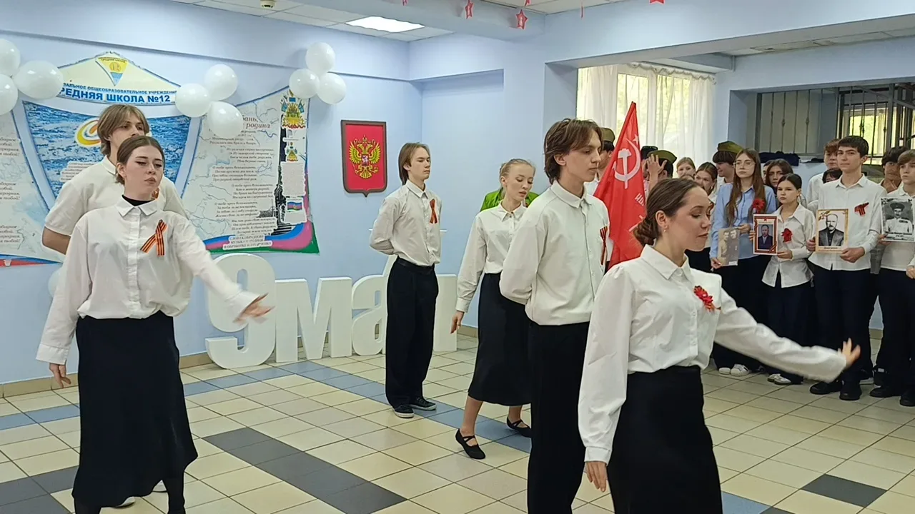 "Мы помним. Мы гордимся" Торжественная линейка, минута молчания, звуки вальса медсестры… В МОБУ СОШ 