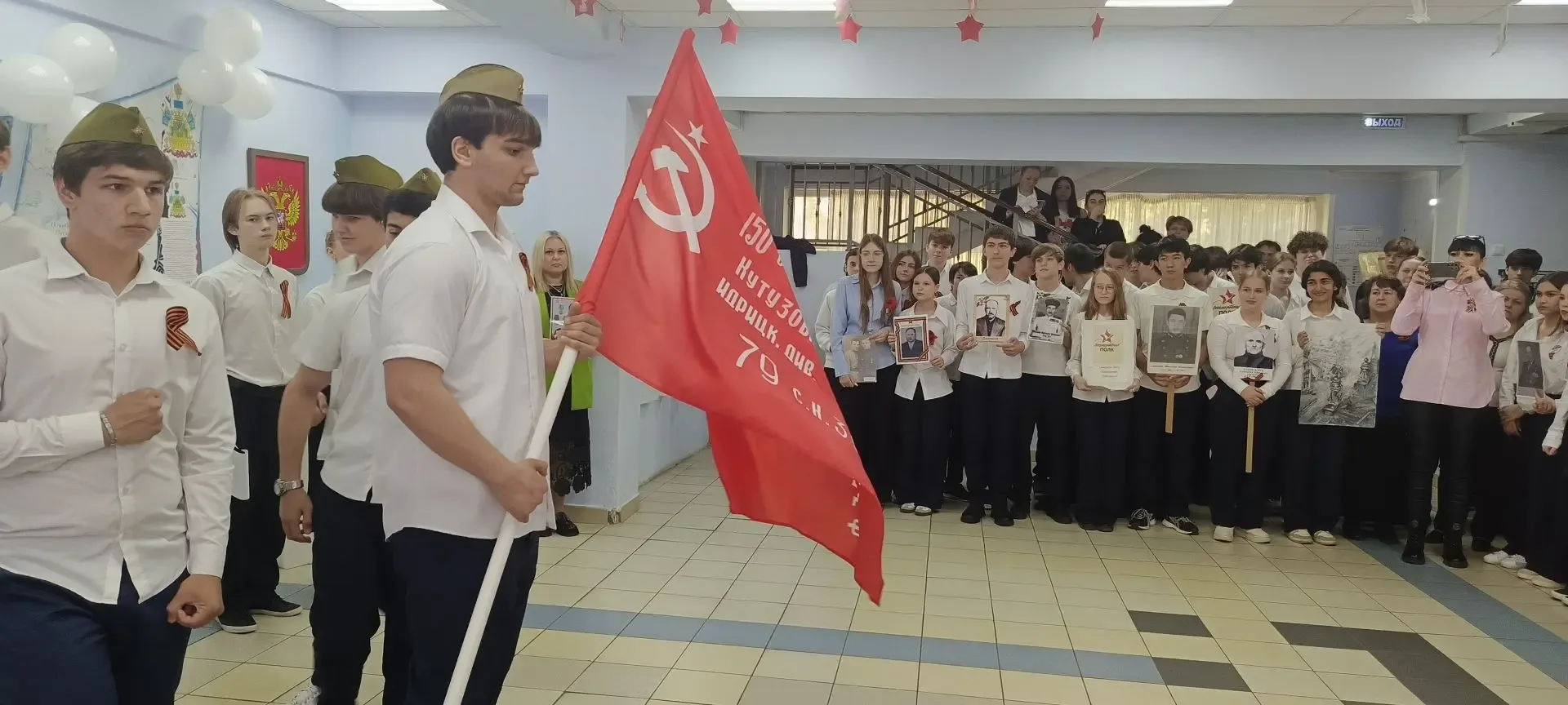 "Мы помним. Мы гордимся" Торжественная линейка, минута молчания, звуки вальса медсестры… В МОБУ СОШ 