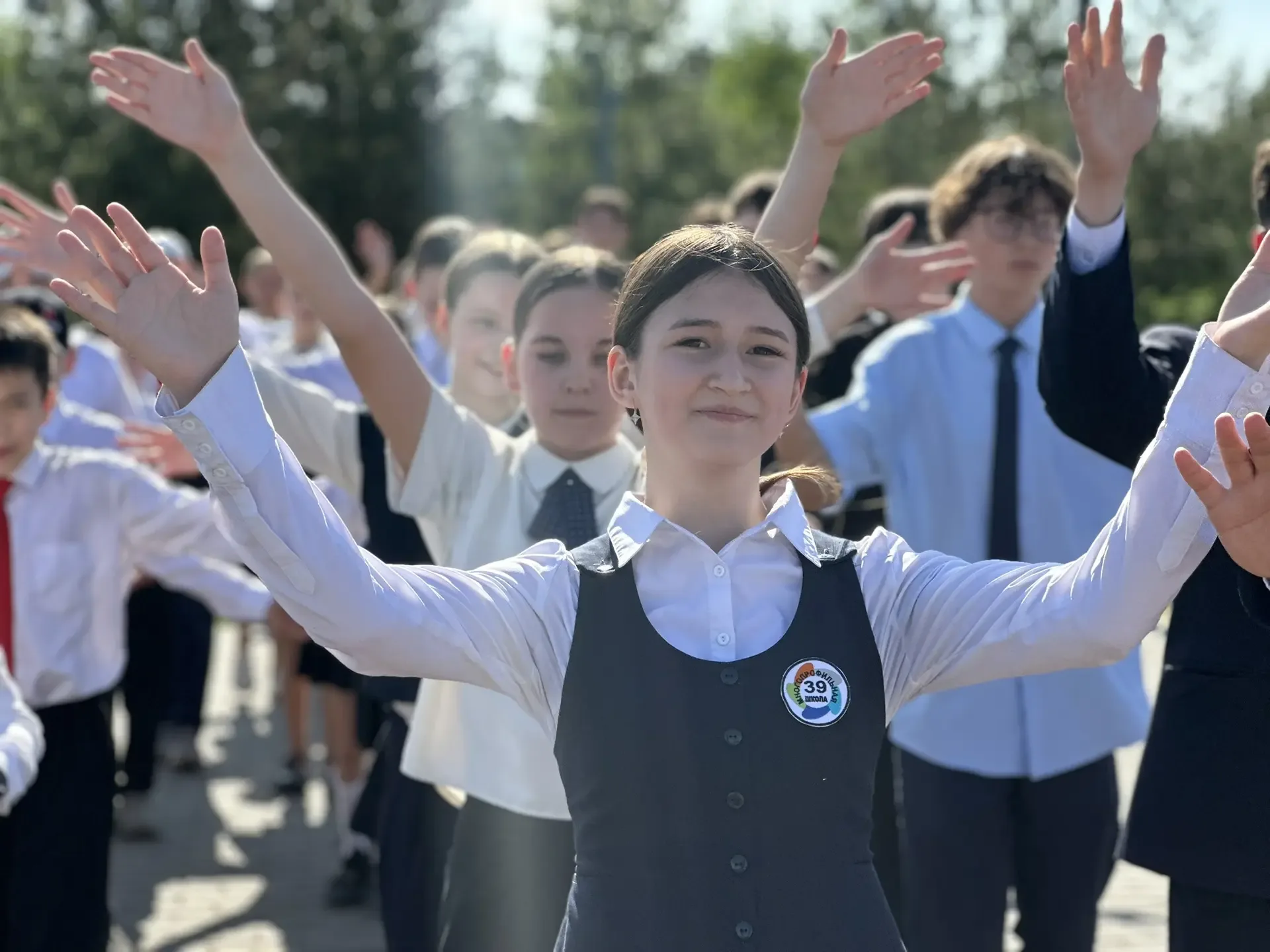 Танцевать можно везде, но лучше всего — вместе! 💫  Сегодня наши ученики вышли на городской марафон «
