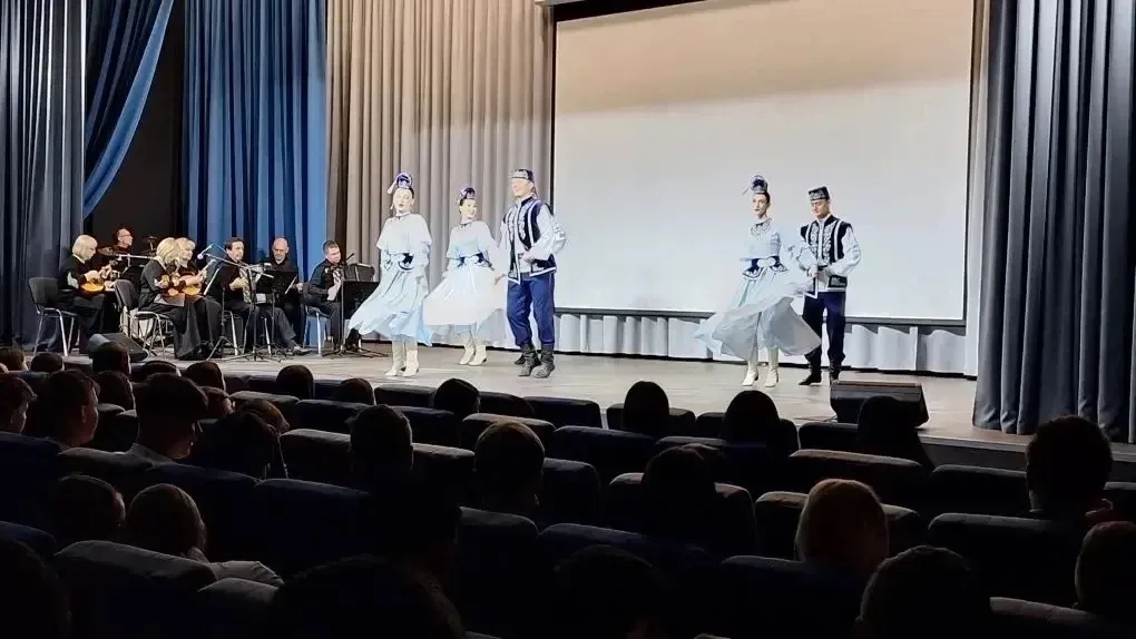 Сегодня в стенах Многопрофильной школы № 39 звучали «Народные мотивы» 🎶  Театр танца «Булгары» подар