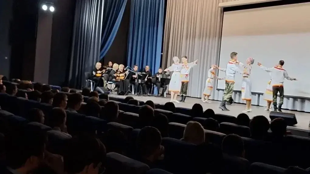 Сегодня в стенах Многопрофильной школы № 39 звучали «Народные мотивы» 🎶  Театр танца «Булгары» подар