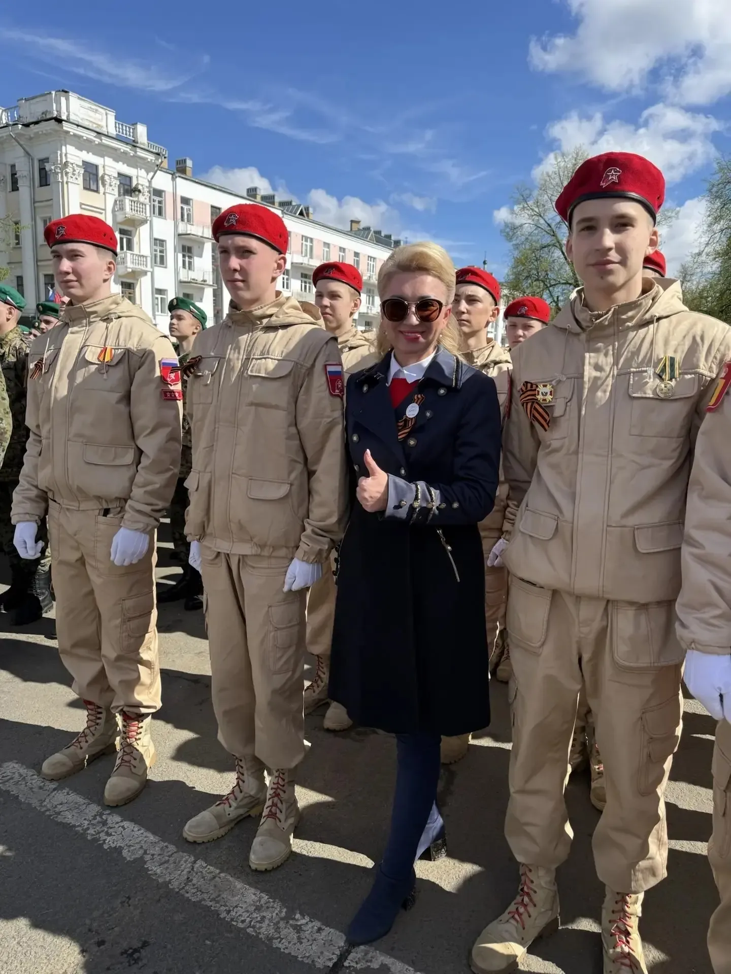 🔊Сегодня на Советской площади Ярославля состоялось торжественное шествие, посвящённое 81-й годовщине